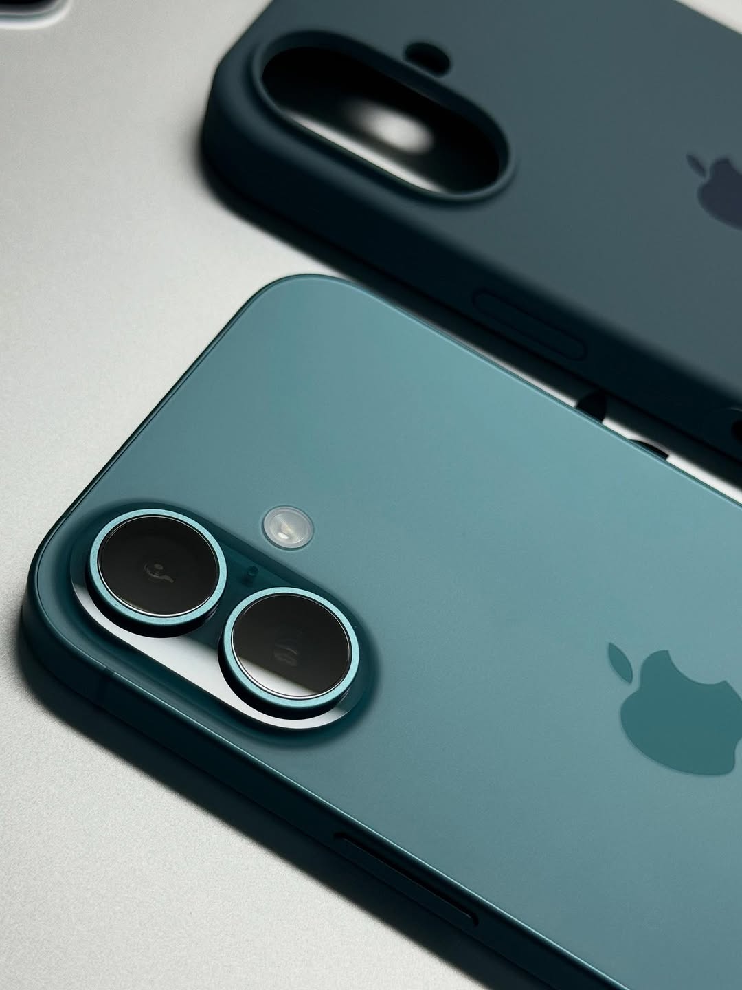 iPhone 16